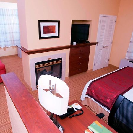 Courtyard Middlebury Hotel Bagian luar foto