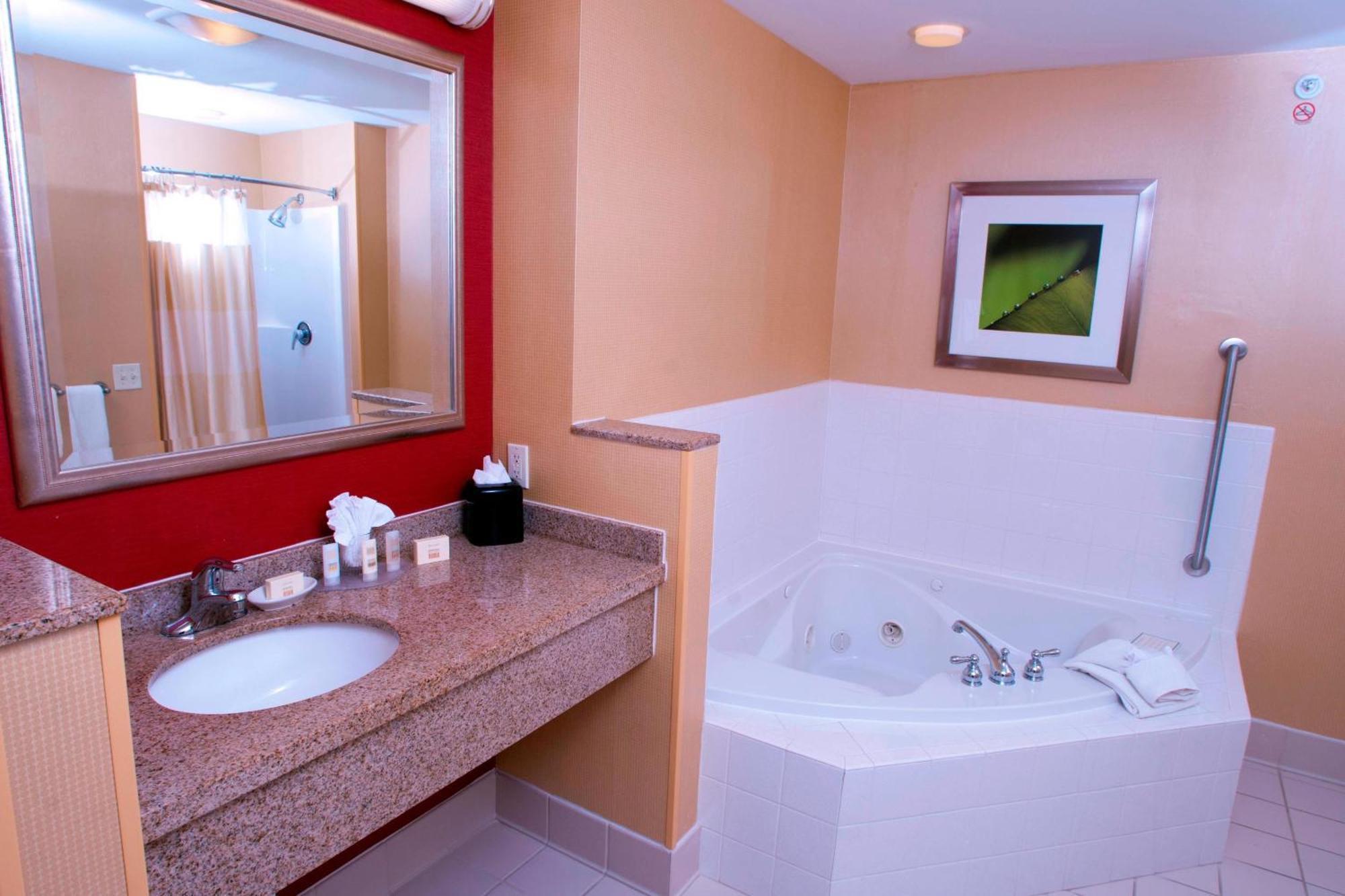 Courtyard Middlebury Hotel Bagian luar foto