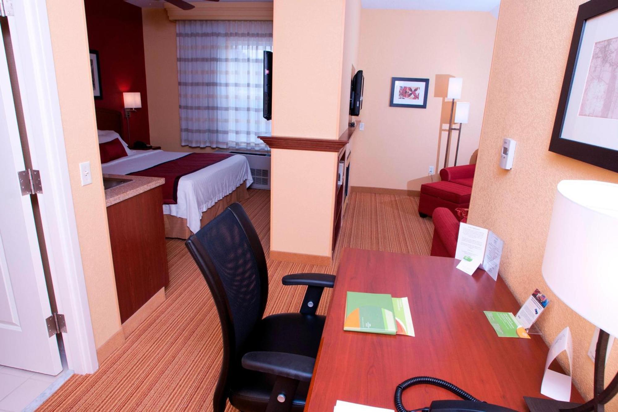 Courtyard Middlebury Hotel Bagian luar foto
