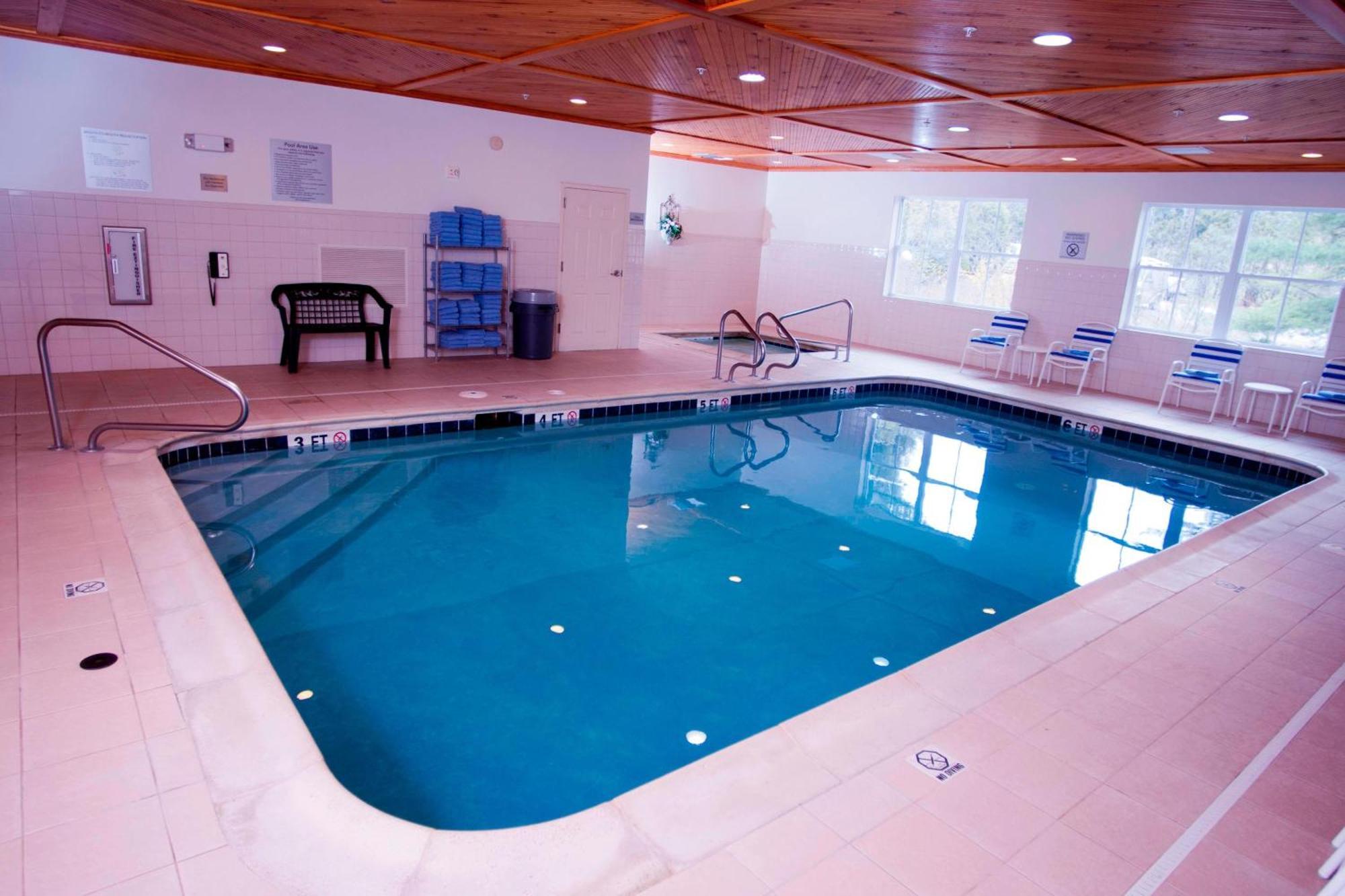 Courtyard Middlebury Hotel Bagian luar foto
